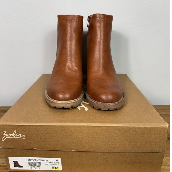New Zodiac Women's Greyson Lug-Sole Boots in Cognac Faux Leather Women's Size 8 - Picture 2 of 9